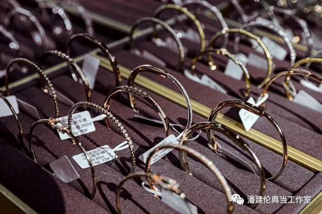 典當(dāng)行金價(jià)(典當(dāng)行黃金首飾價(jià)格)? (http://www.ox-shoes.com/) 知識(shí)問答 第8張